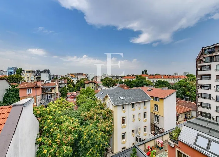 Paris A Sunny 2- Bedroom Apartment With Parking